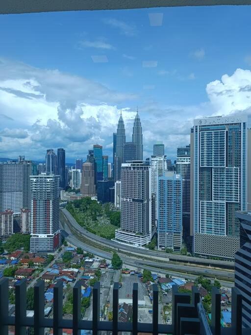 クアラルンプールCl 29A Insta Klcc View & Infinity Poolアパートメント エクステリア 写真